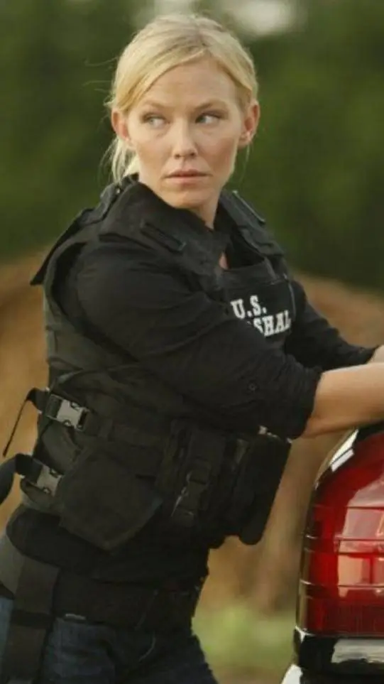 ai character: Amanda Rollins  background