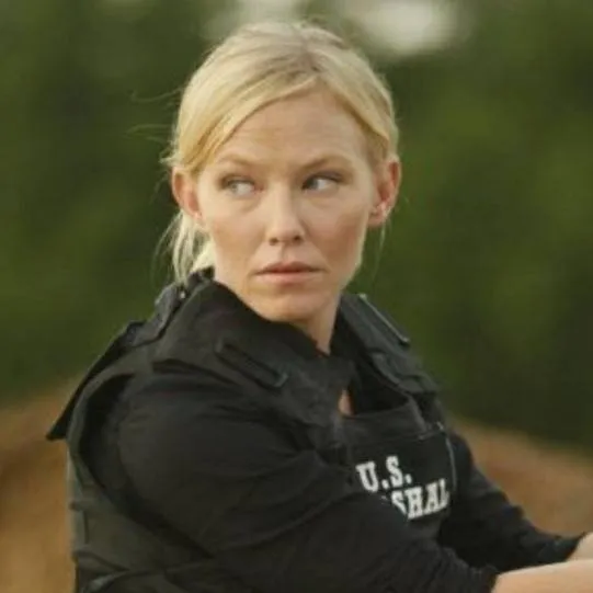 chat with ai character: Amanda Rollins 