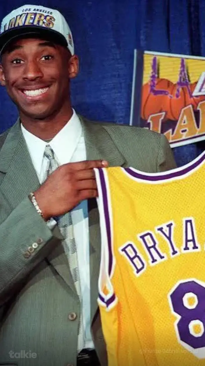 ai character: Kobe Bryant *alive background