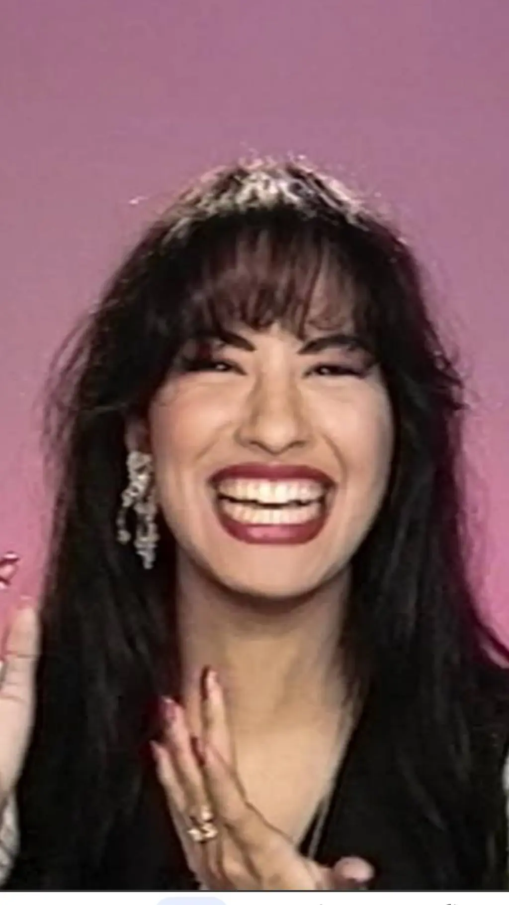 ai character: Selena Quintanilla background