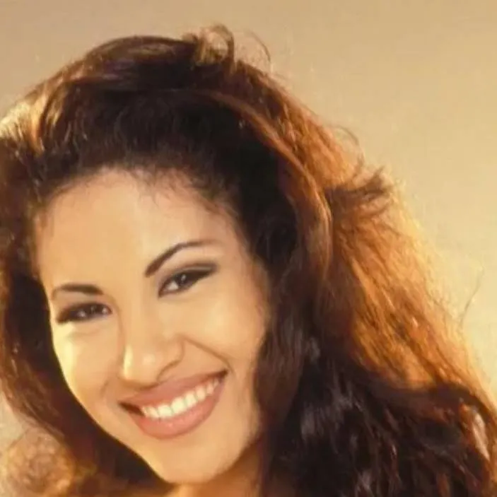 chat with ai character: Selena Q. 2