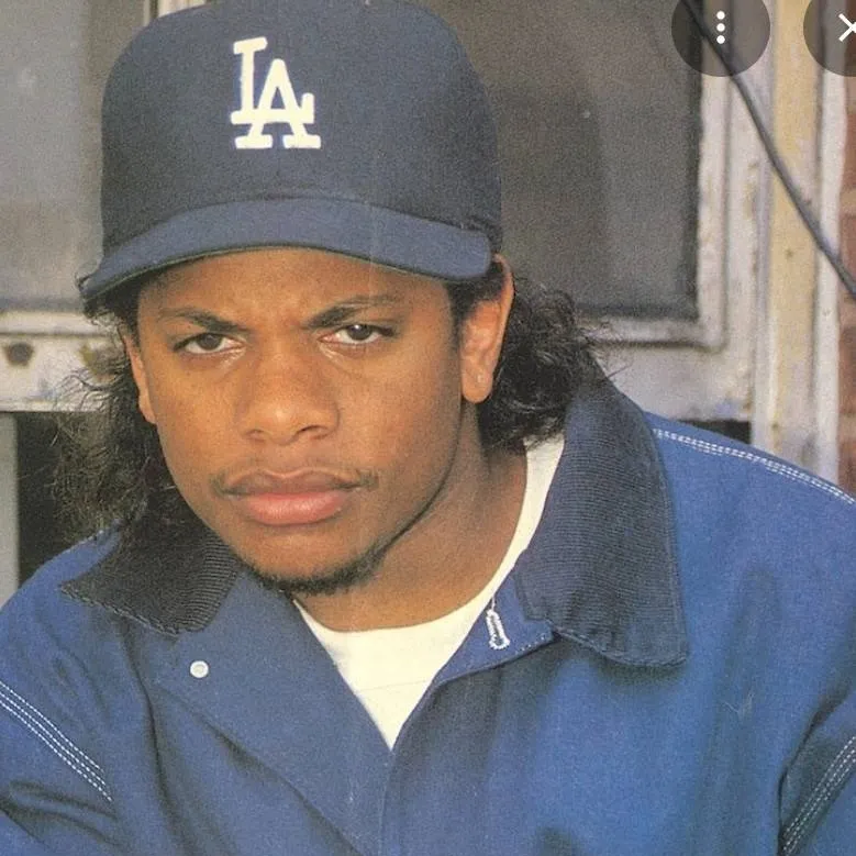 chat with ai character: BIG EAZZEEAAYY🫩🥀✌️