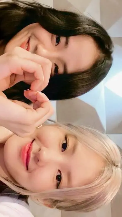 ai character: Rojisoo  background