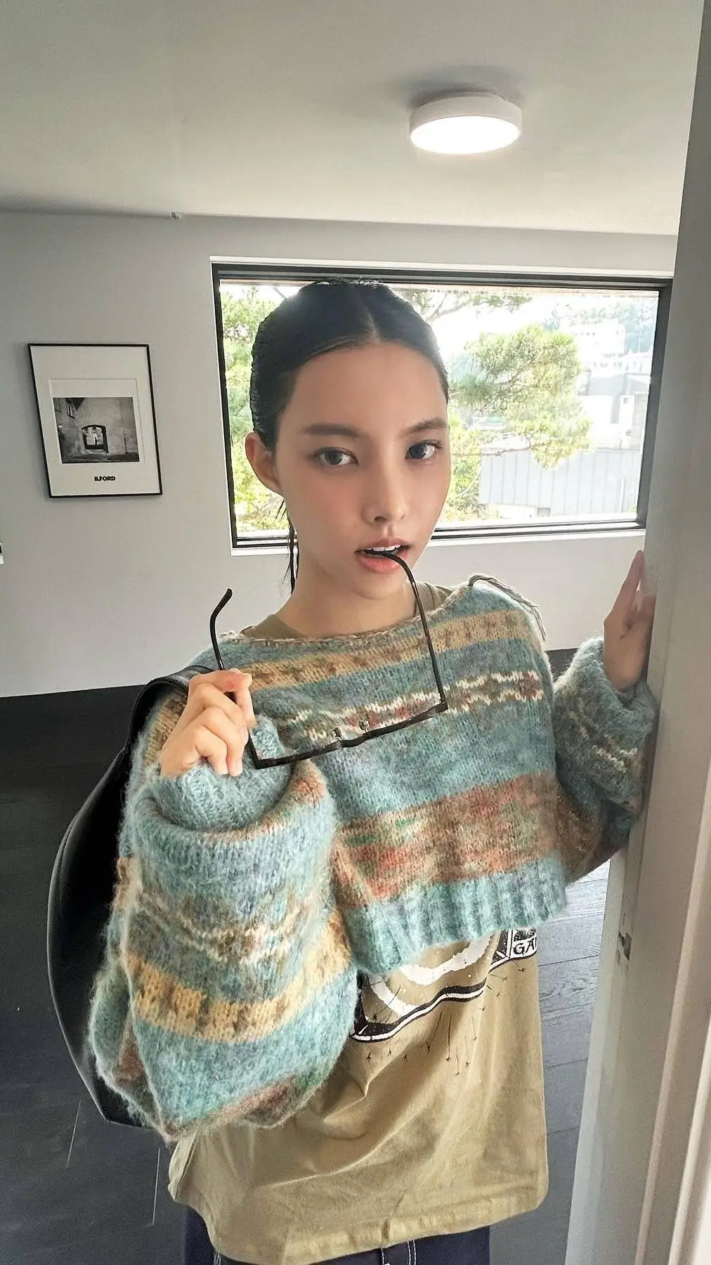 ai character: Yunah  background