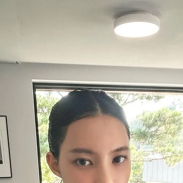 chat with ai character: Yunah 