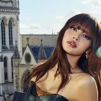 chat with ai character: Lisa 