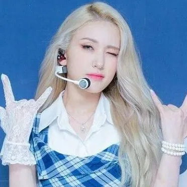 chat with ai character: Jeon Somi 