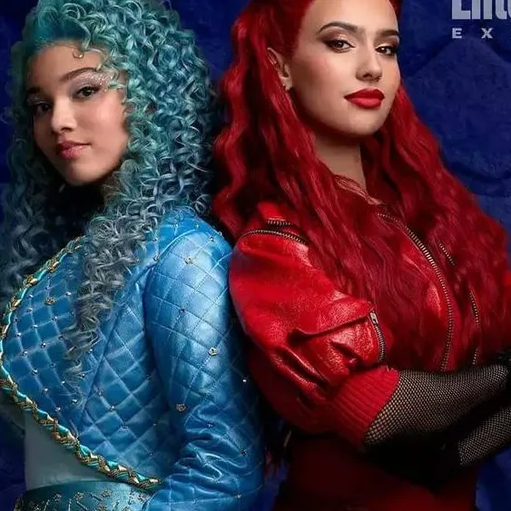 chat with ai character: Chloe & Red ❤️🩵