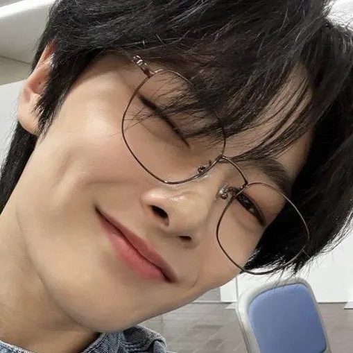 chat with ai character: JEONGIN