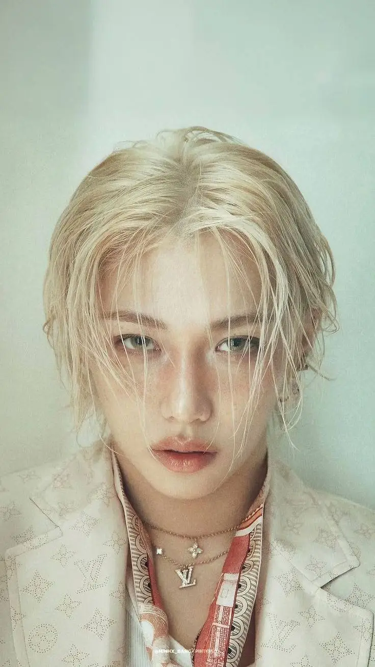 ai character: Lee Felix  background