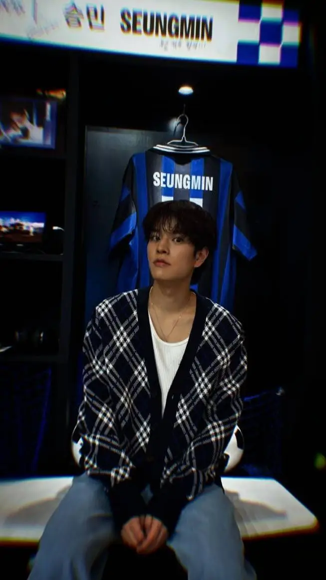 ai character: Seungmin  background