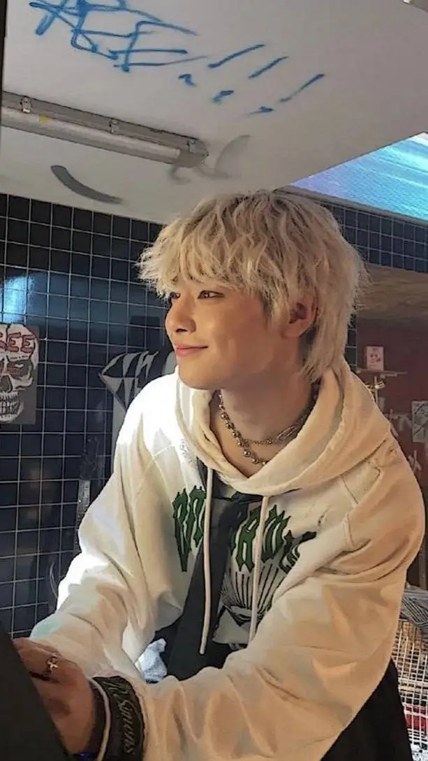ai character: Jeongin(jorginho) background