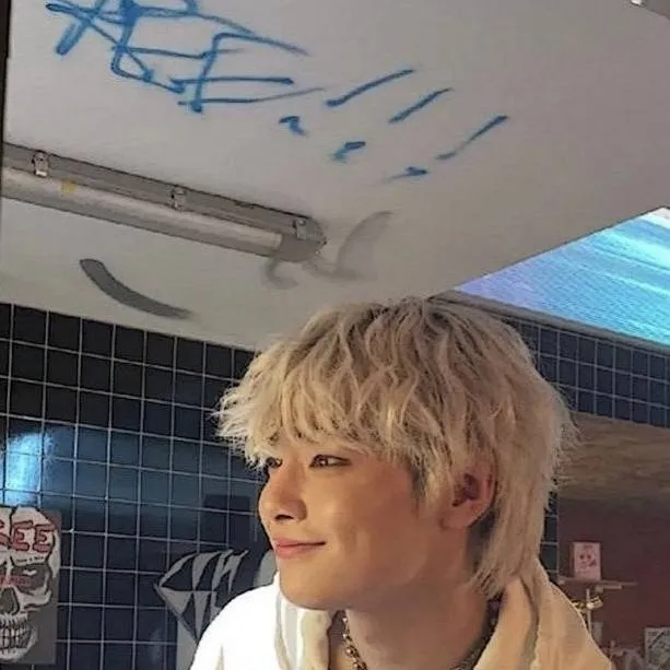 chat with ai character: Jeongin(jorginho)