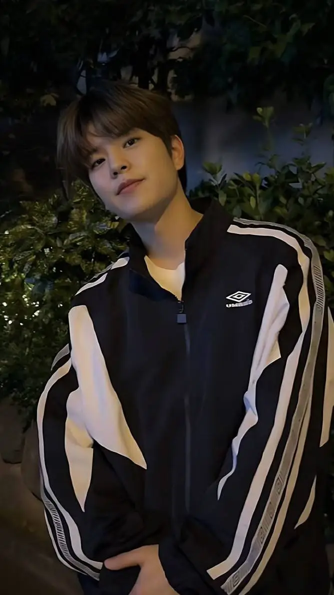 ai character: Seungmin(minnie) background