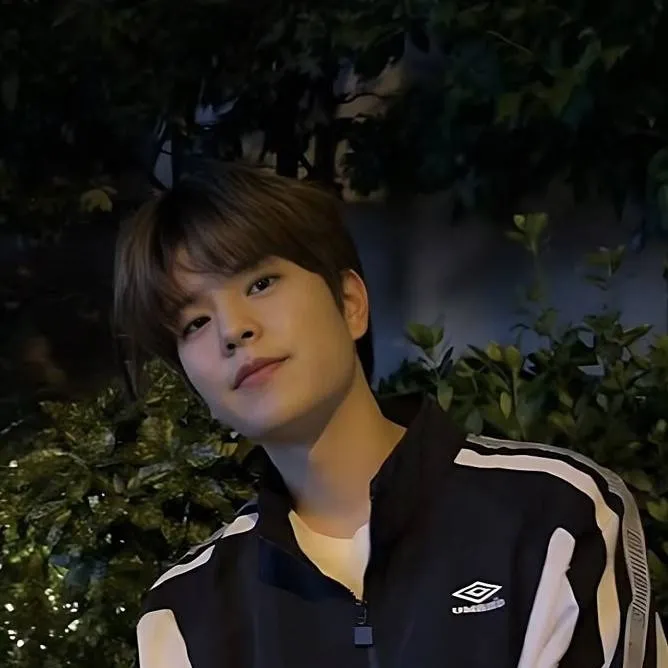 chat with ai character: Seungmin(minnie)