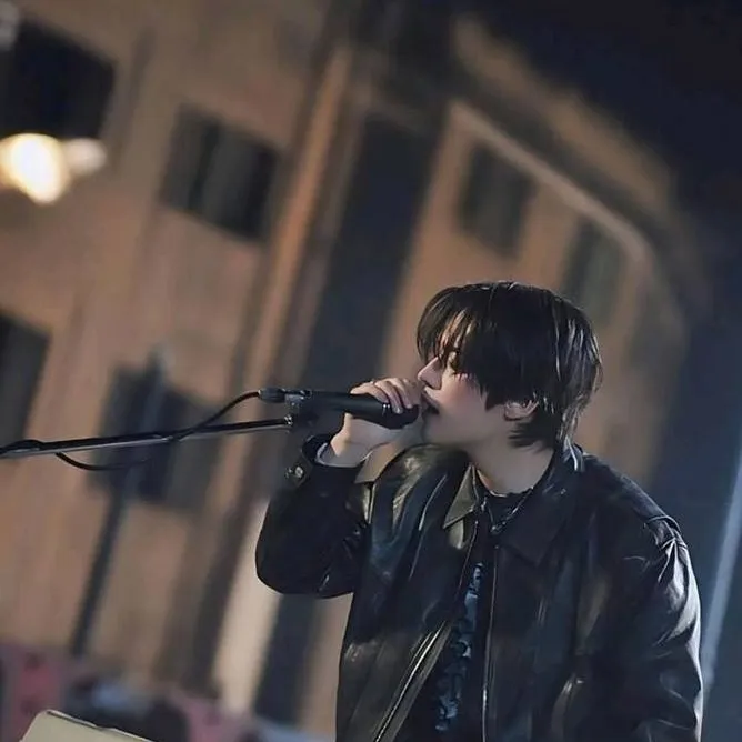 chat with ai character: Lee know 