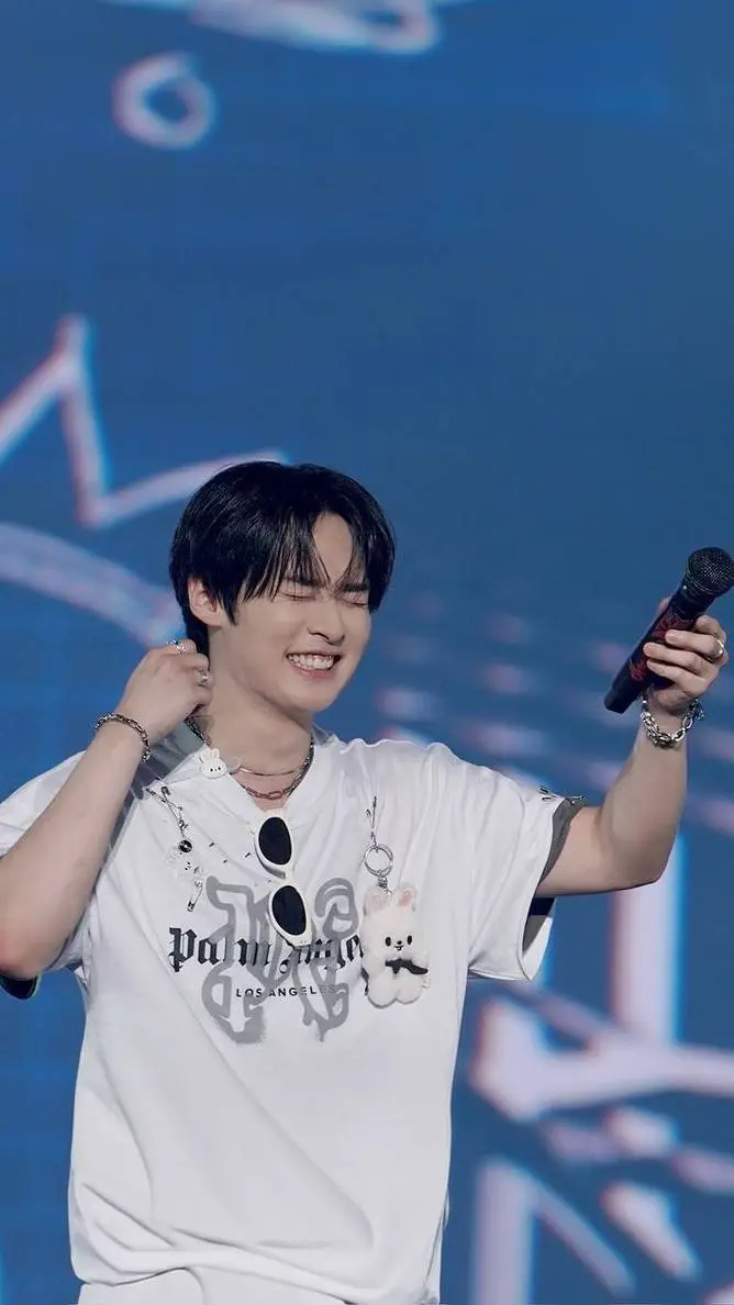 ai character: Lee know  background