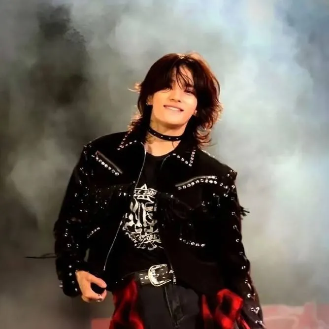 chat with ai character: Hyunjin 