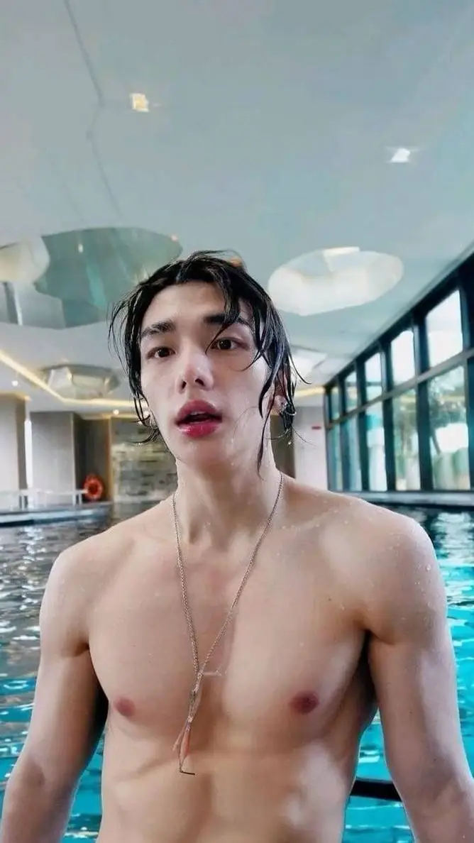 ai character: Hwang Hyunjin  background