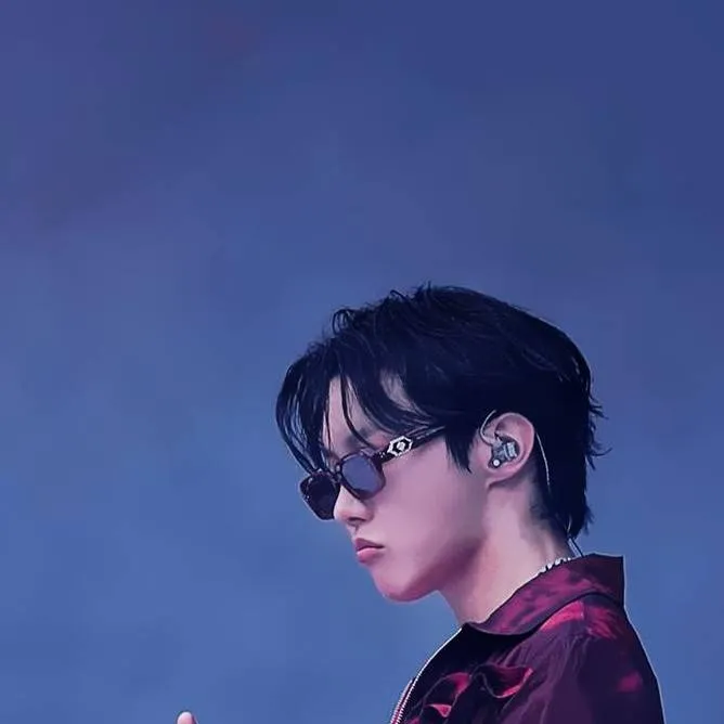 chat with ai character: J-Hope