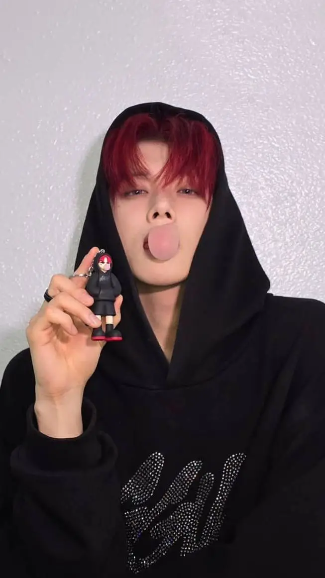 ai character: Yeonjun  background