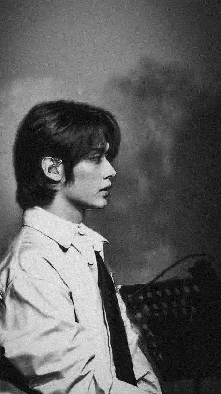 ai character: Lee know  background