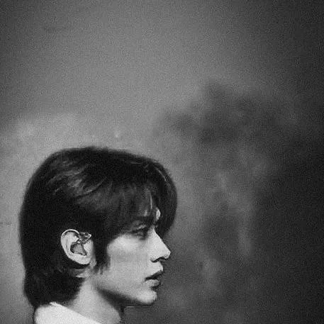 chat with ai character: Lee know 