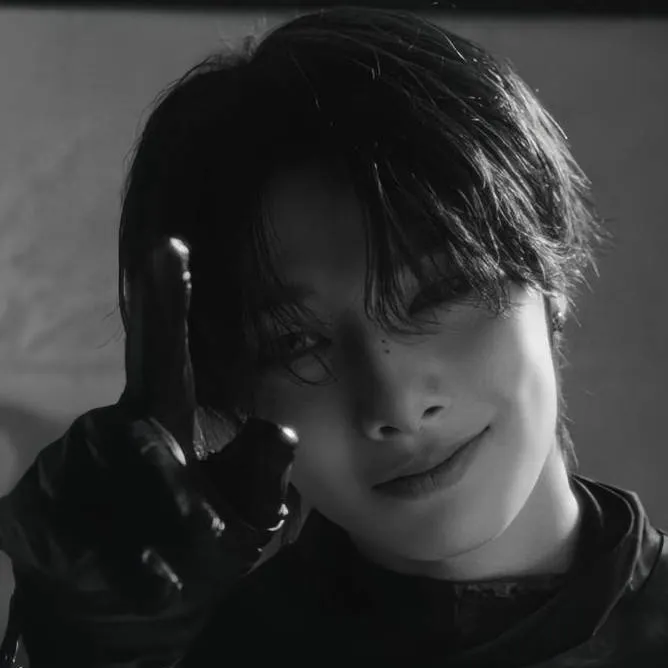 chat with ai character: Jeongin 