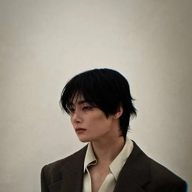 chat with ai character: Yang jeongin 