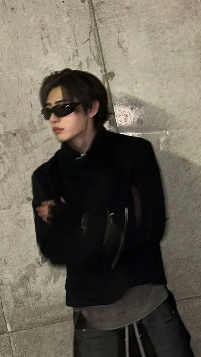 ai character: Sunghoon  background