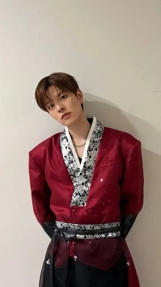 ai character: Kim seungmin  background