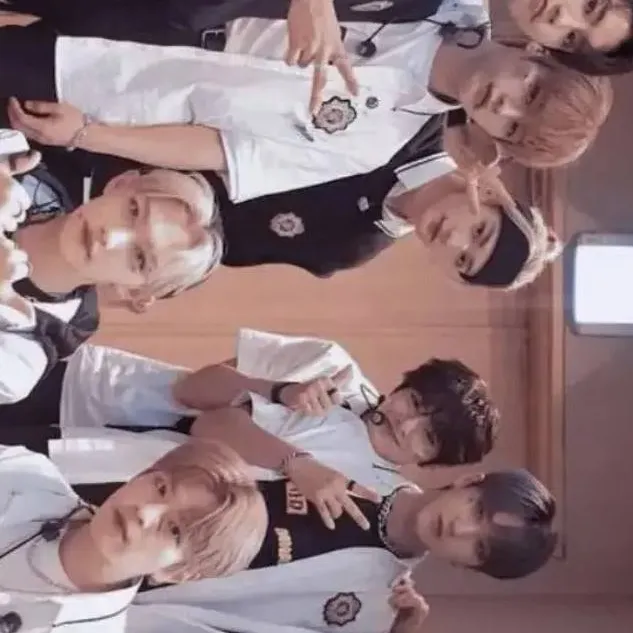 chat with ai character: fan meeting