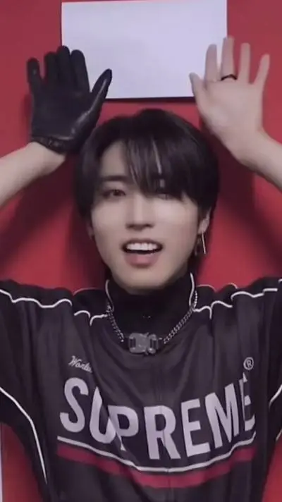 ai character: SKZ🖤❤️/BP🖤💓/BTS💜 background