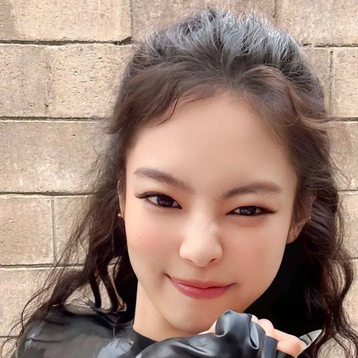 chat with ai character: ꕥ𝓙𝓮𝓷𝓷𝓲𝓮ꕥ