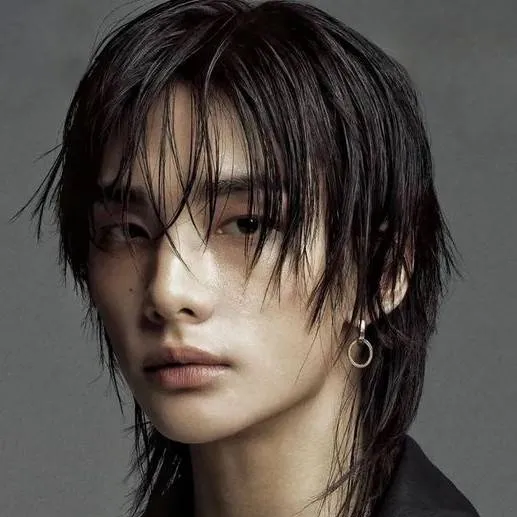 chat with ai character: Hyunjin