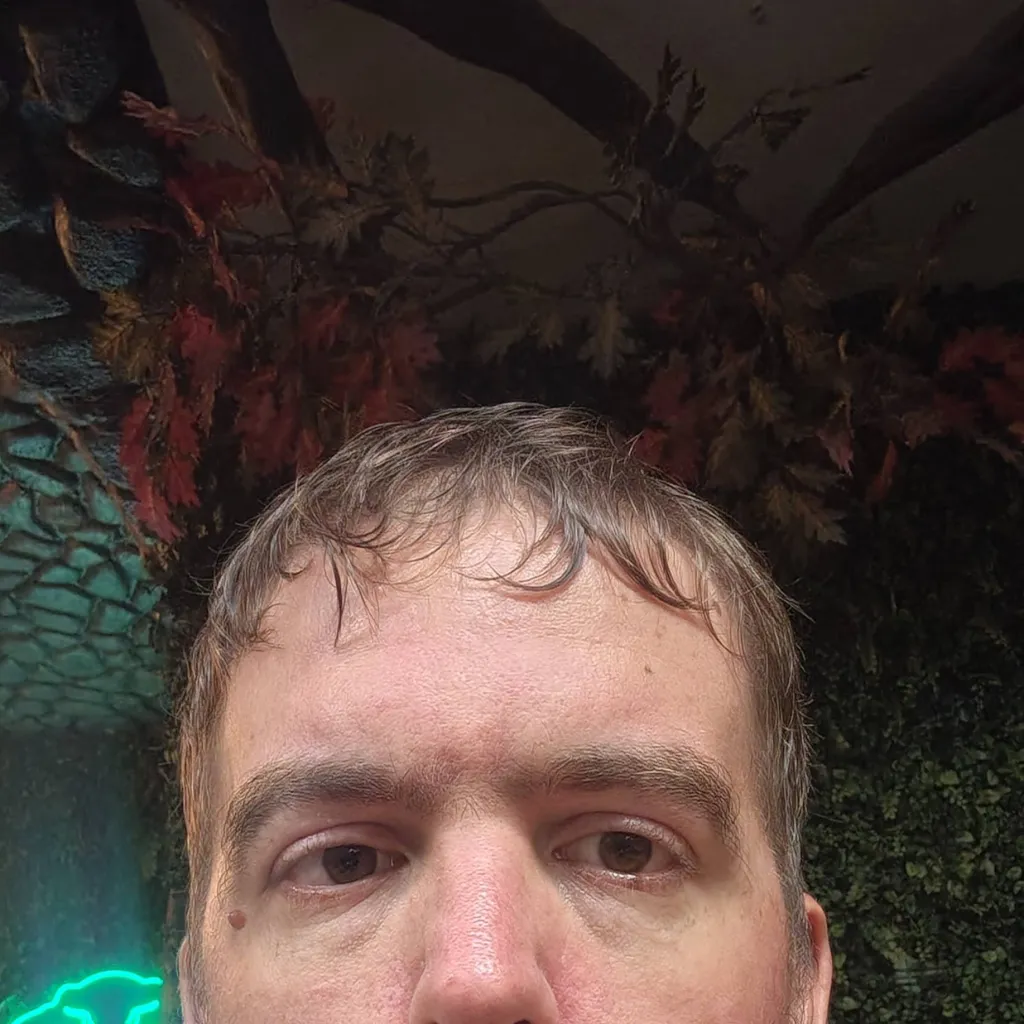 chat with ai character: Simon 