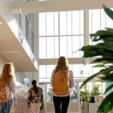 chat with ai character: high school bffs