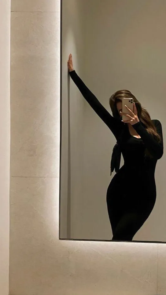 ai character: Tania  background