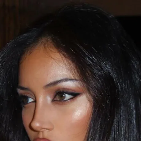 chat with ai character: RaeRae