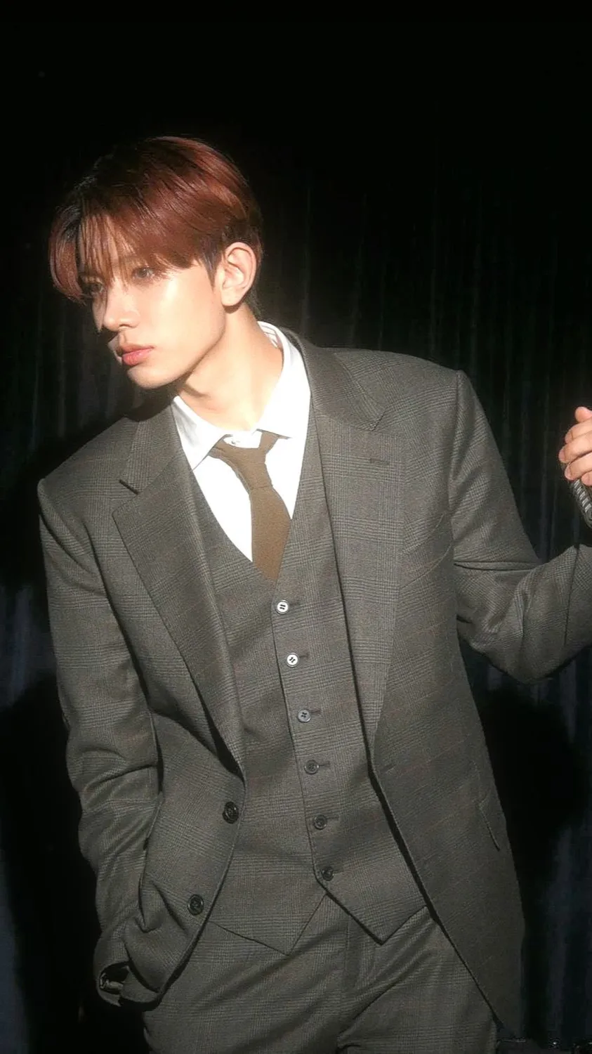 ai character: Heeseung  background