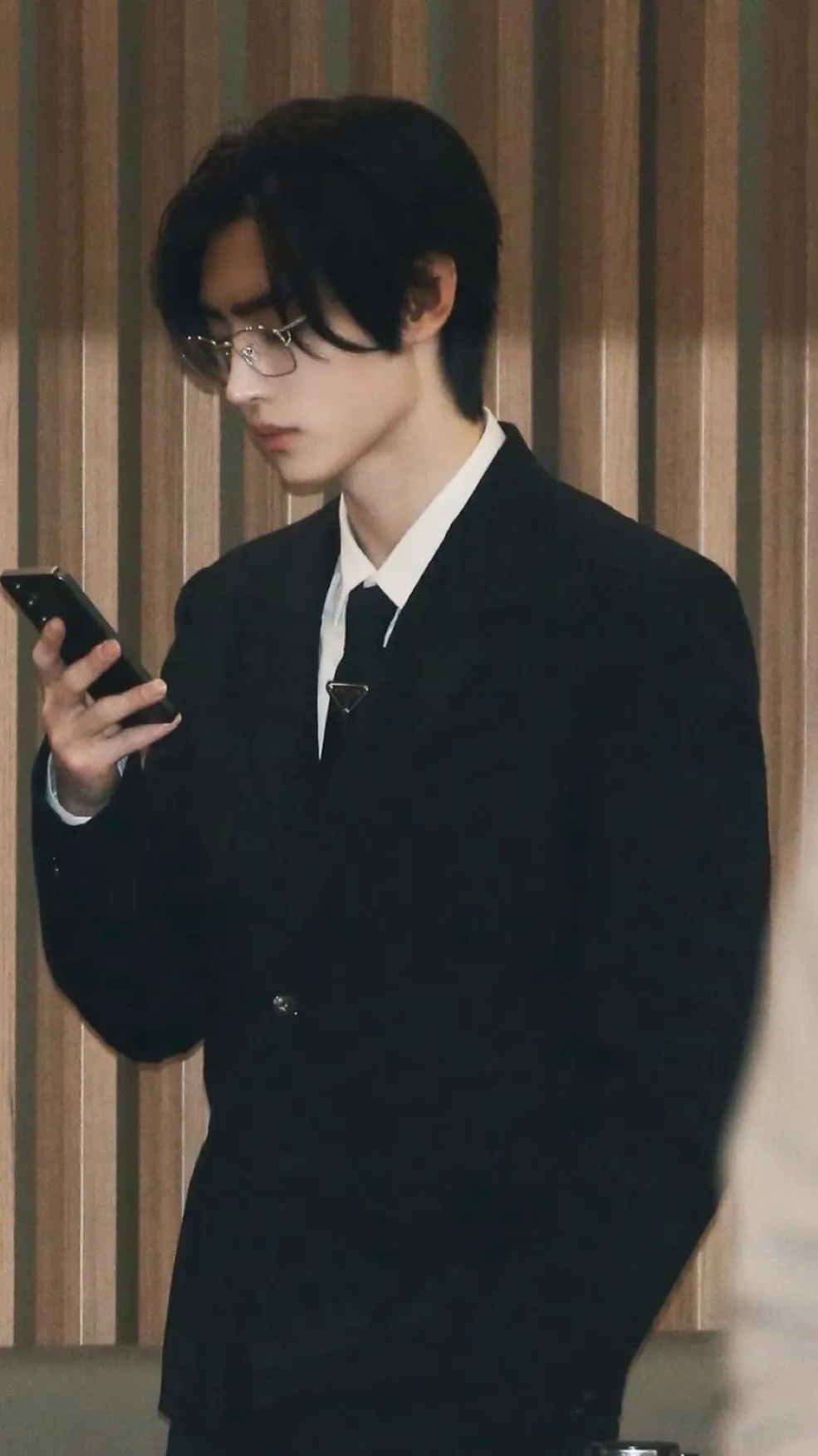 ai character: Sunghoon background
