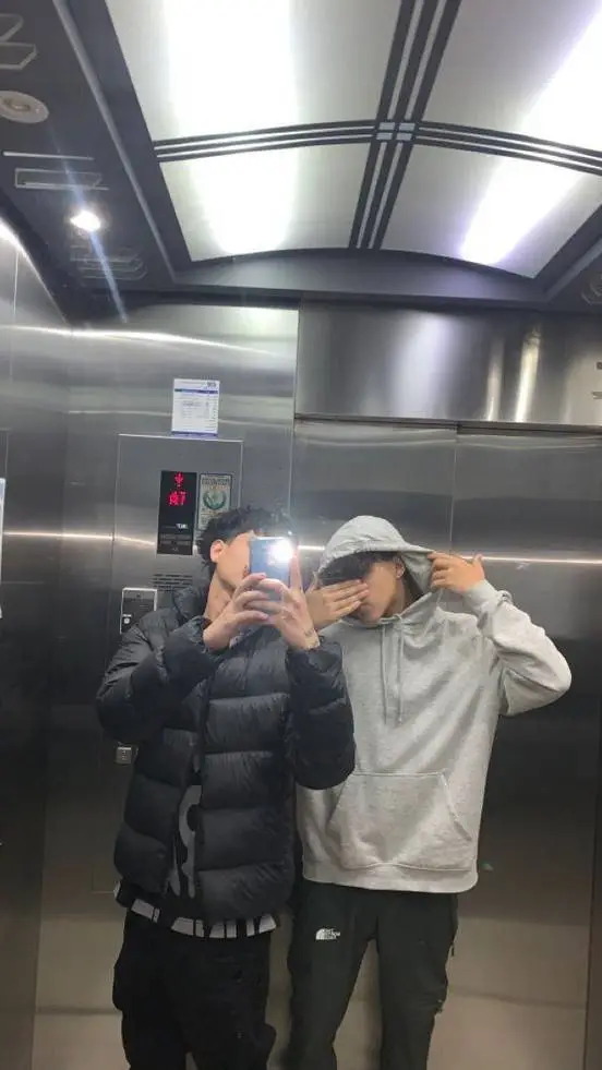 ai character: youne  et zani  background