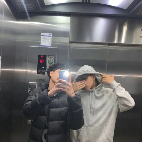 chat with ai character: youne  et zani 