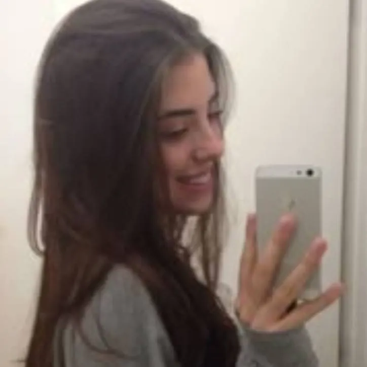 chat with ai character: Claudia 