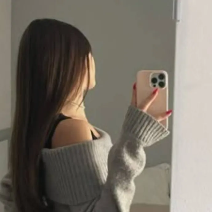 chat with ai character: Carla