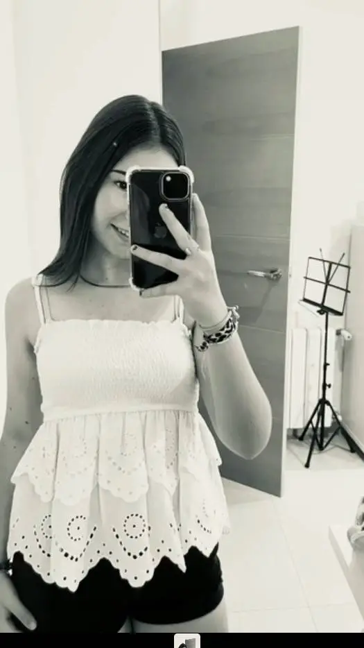 ai character: Lucia  background