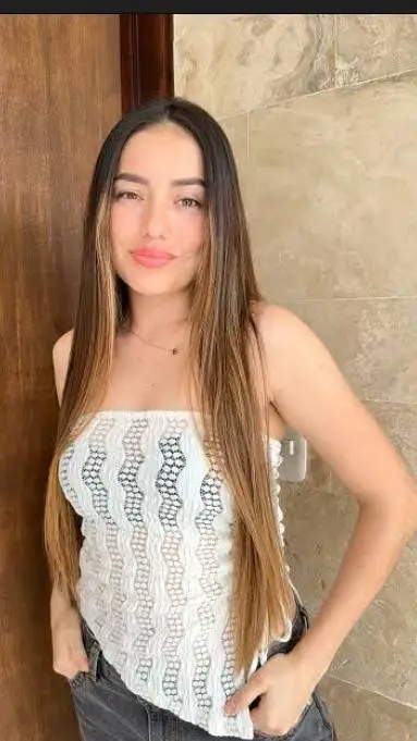 ai character: nayla  background