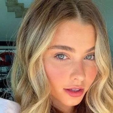 chat with ai character: Olivia