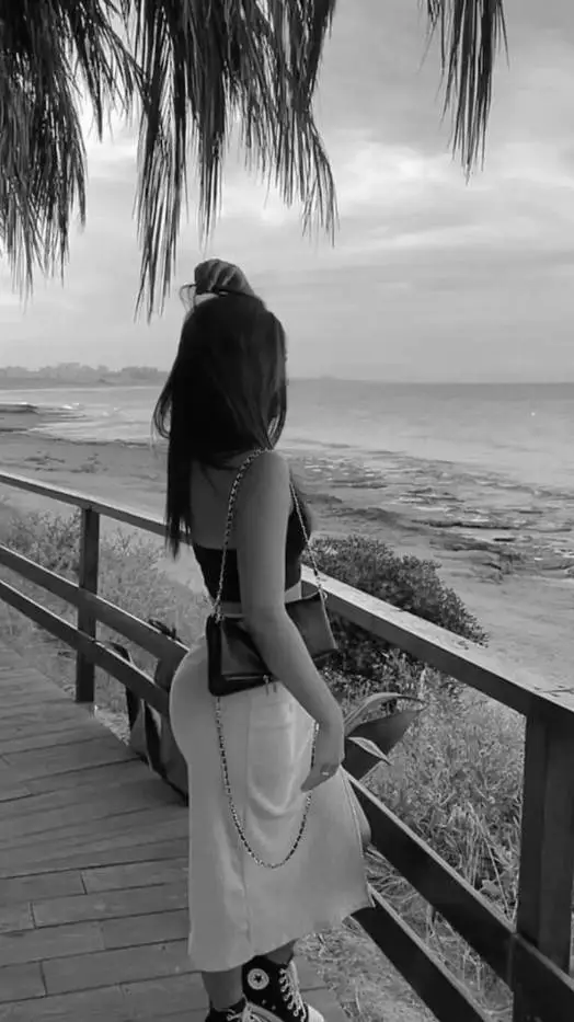 ai character: Claudia  background