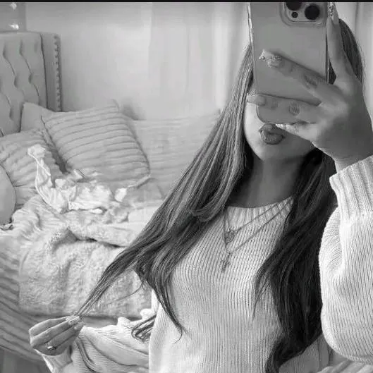 chat with ai character: Nadia